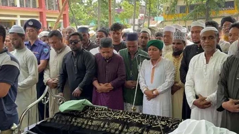 একসঙ্গে মৃত্যু ৪ ভাইয়ের, জানাজা পড়ালেন বেঁচে থাকা ভাই